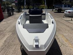 2025 Sea Storm 17 Advantage