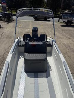 2025 Sea Storm 17 Advantage