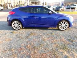 2014 Hyundai
                Veloster 