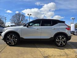 2020 Volvo
XC40 T5 R-Design