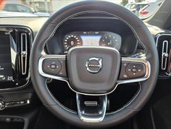 2020 Volvo
XC40 T5 R-Design