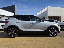 2020 Volvo
XC40 T5 R-Design