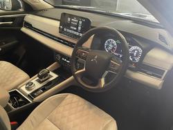 2024 Mitsubishi
                Outlander Exceed