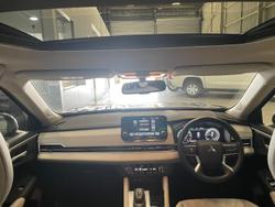 2024 Mitsubishi
                Outlander Exceed