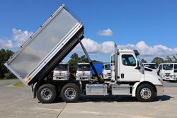 2024 Freightliner Cascadia 116 Tipper White