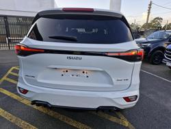 2025 Isuzu
                MU-X LS-U