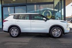 2024 Mitsubishi Outlander ES ZM MY24 AWD White