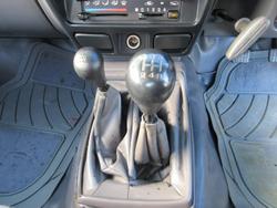 2009 Nissan
                Navara DX