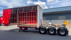 2008 Krueger 12P Drop Deck A Mezzanine Curtain Sider White