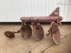 0 Massey Ferguson 3 Disc Plough