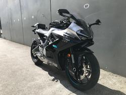 2025 CFMOTO
675SR-R
