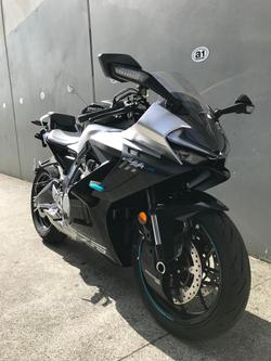 2025 CFMOTO
675SR-R