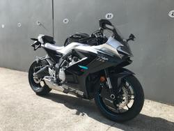 2025 CFMOTO
675SR-R