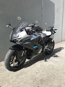 2025 CFMOTO
675SR-R