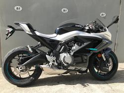 2025 CFMOTO
675SR-R