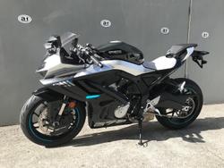 2025 CFMOTO
675SR-R