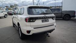 2024 Ford
Everest Ambiente