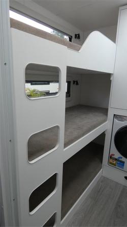 2025 Viscount V3 Family White