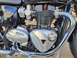 2025 TRIUMPH BONNEVILLE T120 ROAD JET BLACK