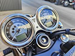 2025 TRIUMPH BONNEVILLE T120 ROAD JET BLACK