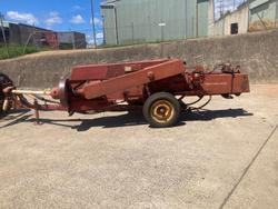 New Holland 275 Baler
