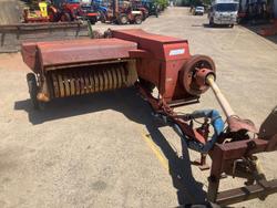 New Holland 275 Baler