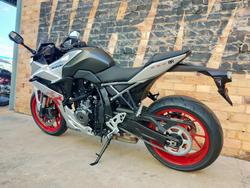 2025 SUZUKI GSX-8R ROAD SILVER