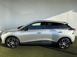 2024 MG
MG4 Essence 64