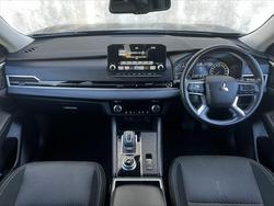 2021 Mitsubishi
Outlander LS