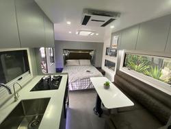 2025 Platinum 20.6 Cxr Large Ensuite Massive Savings $$