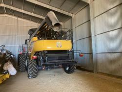 New Holland CR8.90