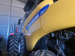 2015 New Holland Cr8.90