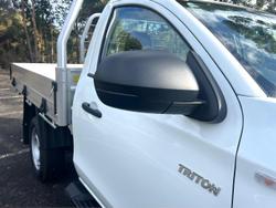 2023 Mitsubishi
Triton GLX