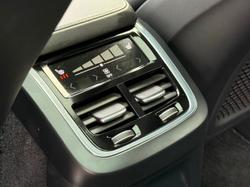 2017 Volvo
XC90 T8 R-Design