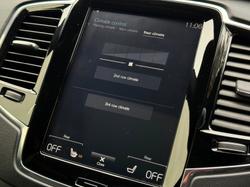 2017 Volvo
XC90 T8 R-Design