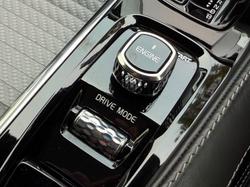 2017 Volvo
XC90 T8 R-Design