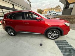 2021 MG
                HS Essence