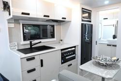 2025 VICTORY CARAVANS
                Trophy 17'6 