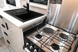 2025 VICTORY CARAVANS
                Trophy 17'6 