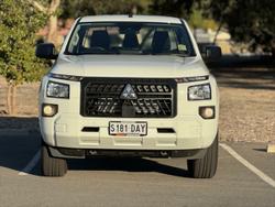 2024 Mitsubishi
Triton GLX