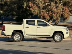 2024 Mitsubishi
Triton GLX