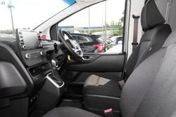2025 Hyundai
                STARIA LOAD 
