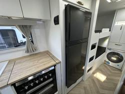 2025 Supreme 2110_C_K2e5b_T Territory 21'10 2 Bunk