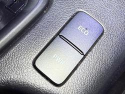 2022 Toyota
Hilux SR