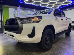 2022 Toyota
                Hilux SR