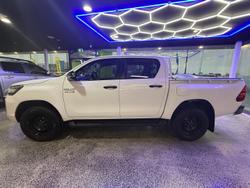 2022 Toyota
                Hilux SR