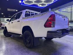 2022 Toyota
                Hilux SR