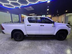 2022 Toyota
                Hilux SR