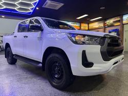 2022 Toyota
                Hilux SR