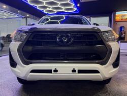 2022 Toyota
                Hilux SR